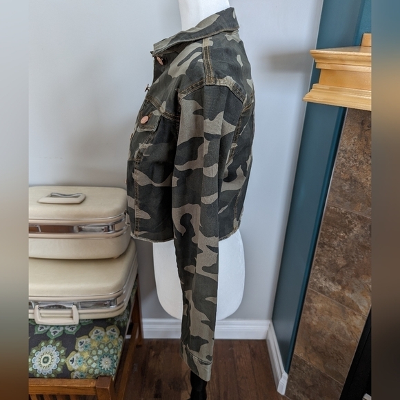 GUESS Y2K Aliza Cropped Cotton Jacket, Distressed Camo New with Tags, Size XS - Picture 3 of 12